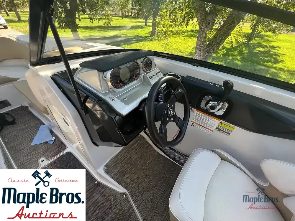 2017 Scarab 255 SE Platinum