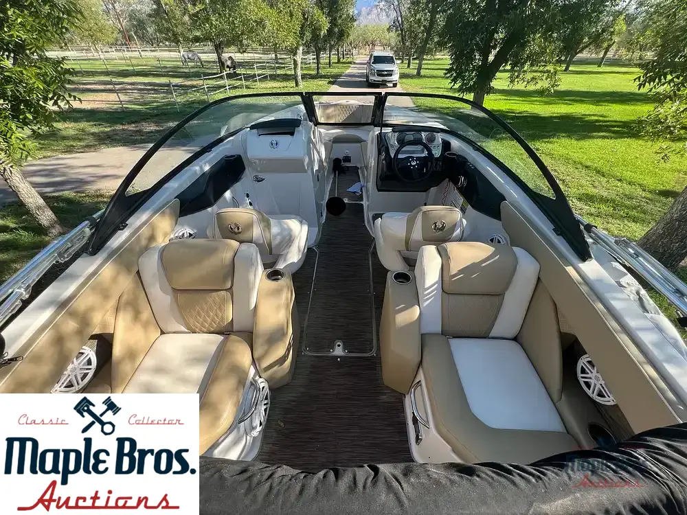 2017 Scarab 255 SE Platinum