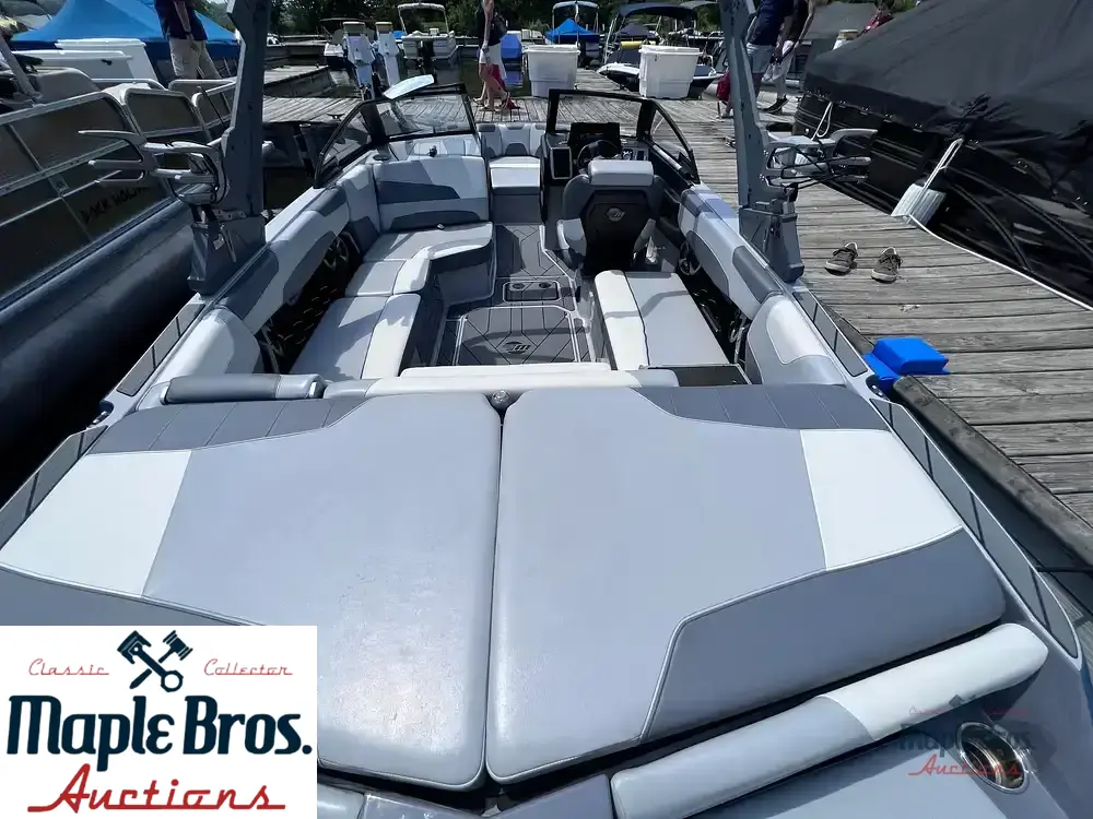 2021 Malibu 22 LSV