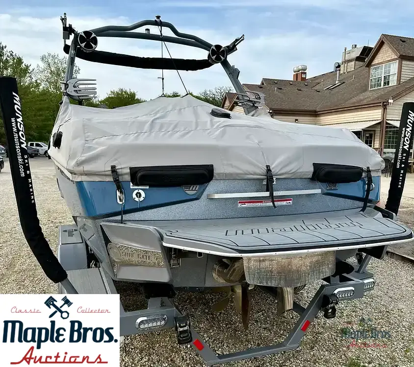 2021 Malibu 22 LSV