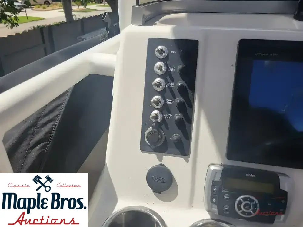 2017 Robalo R222