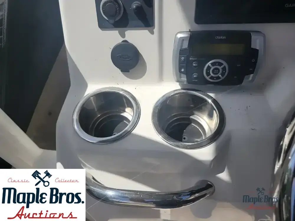 2017 Robalo R222