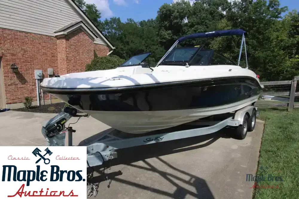 2021 Sea Ray SPX 210