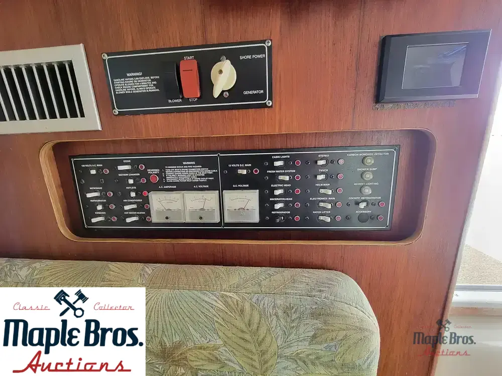 1999 Pursuit 3000 Express