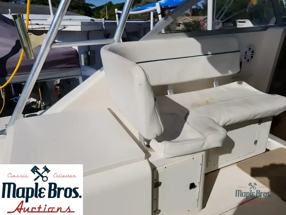 1999 Pursuit 3000 Express
