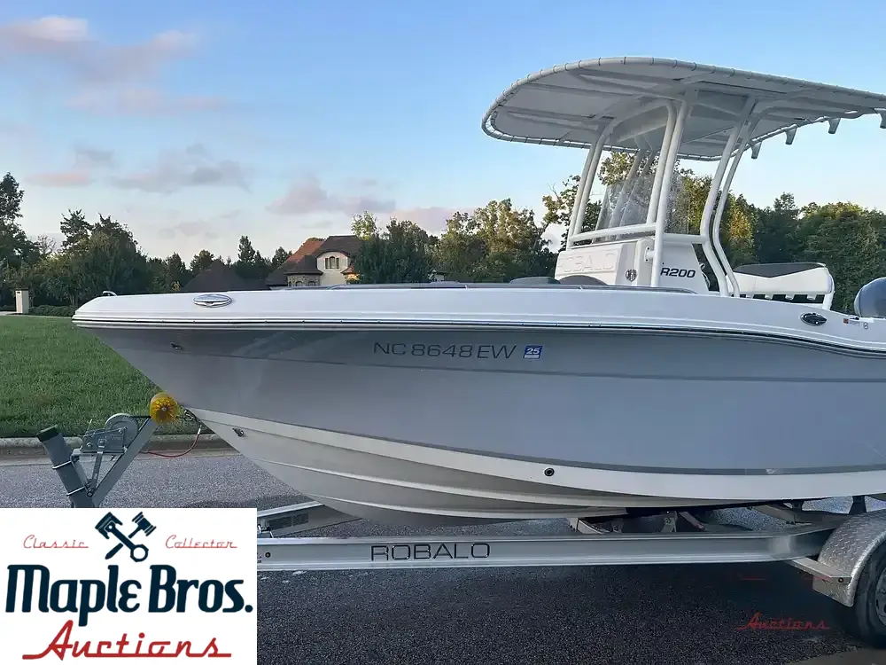 2022 Robalo R200