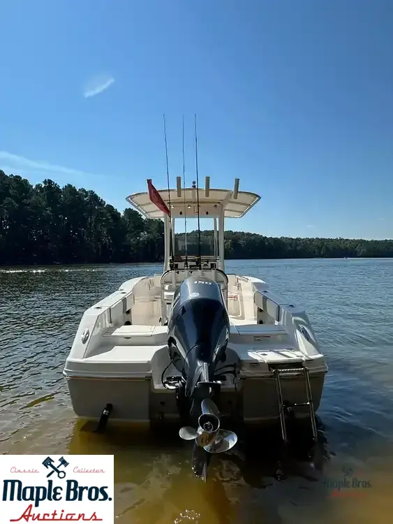 2022 Robalo R200