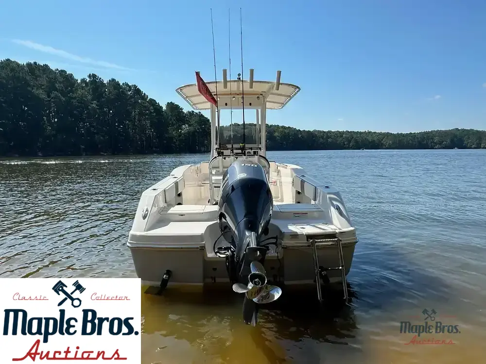 2022 Robalo R200