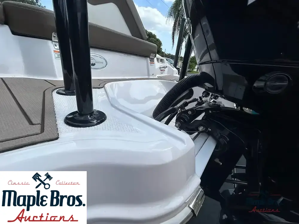 2022 Chaparral 23 SSi OB