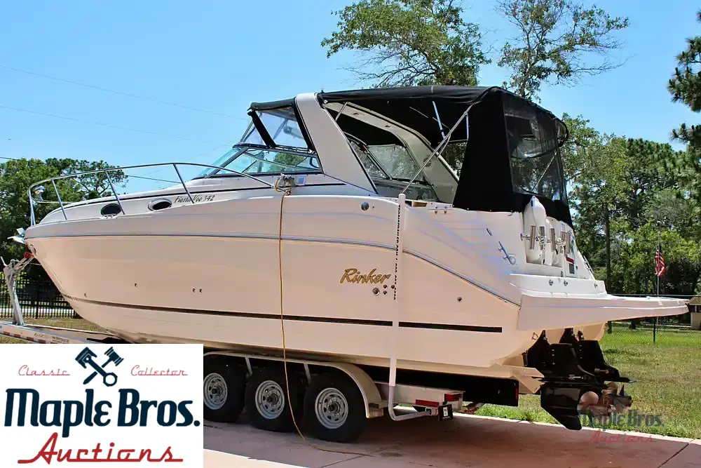 2005 Rinker 342 Fiesta Vee