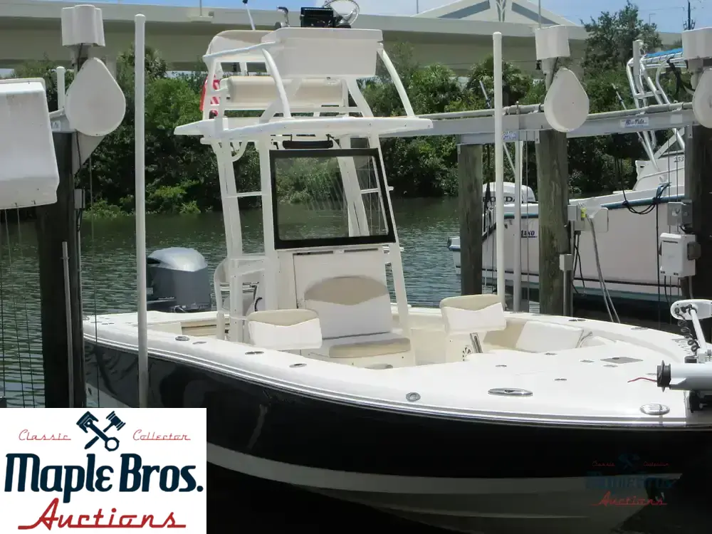 2018 Robalo 246 Cayman SD