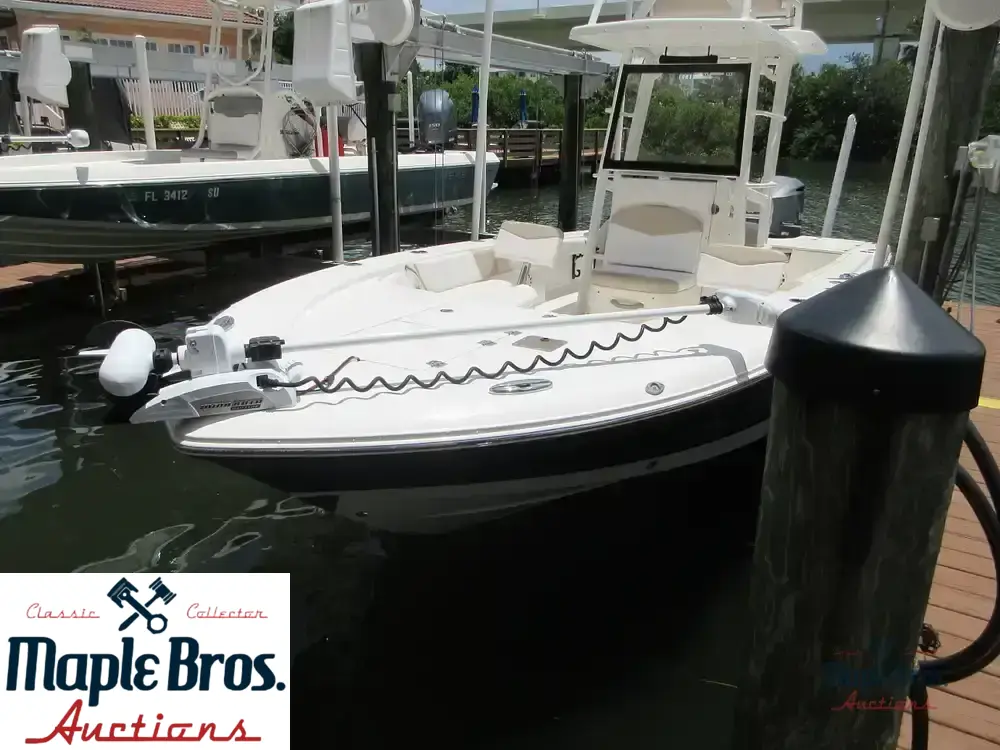 2018 Robalo 246 Cayman SD