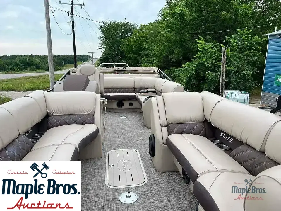 2021 SunCatcher Elite 322C Saltwater Series