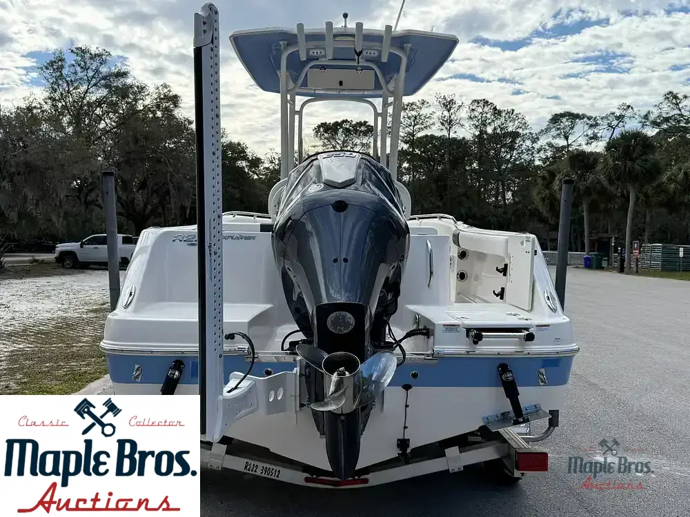2023 Robalo R222 Explorer