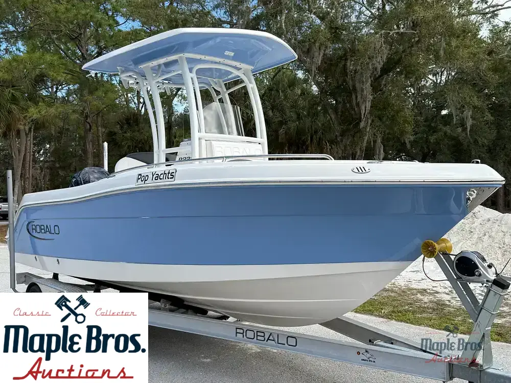 2023 Robalo R222 Explorer