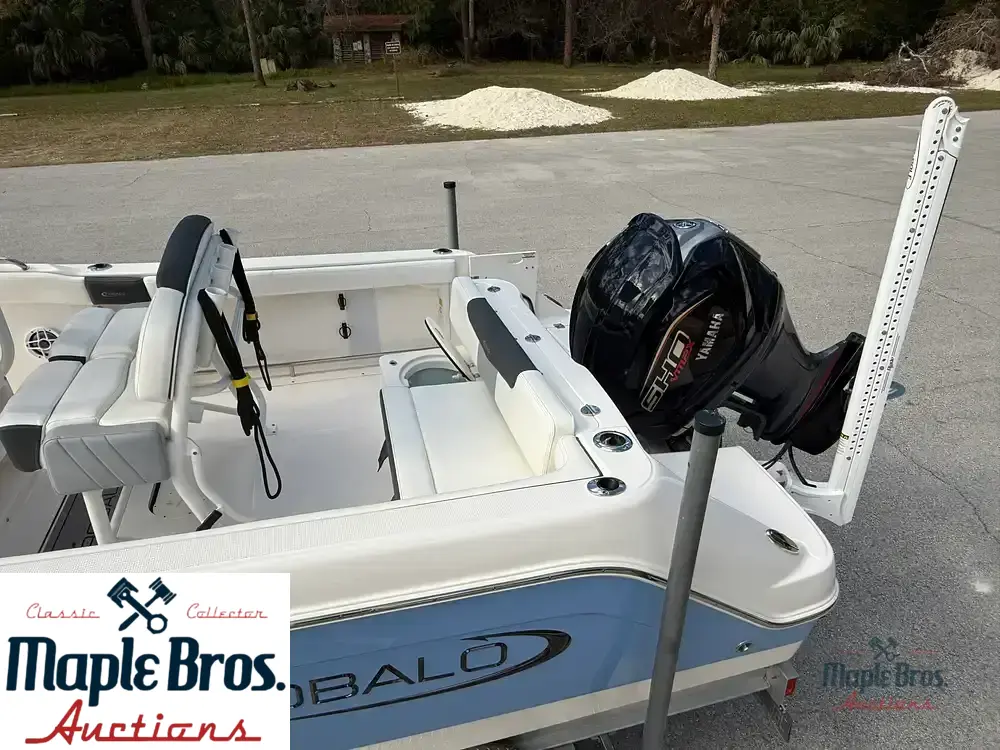 2023 Robalo R222 Explorer