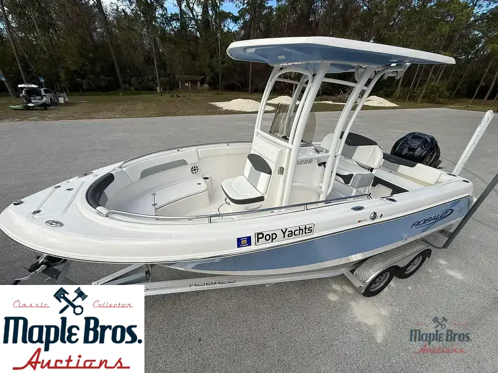 2023 Robalo R222 Explorer