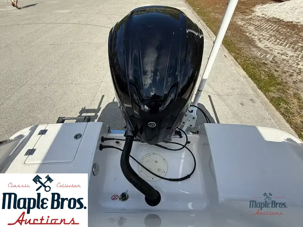 2023 Robalo R222 Explorer