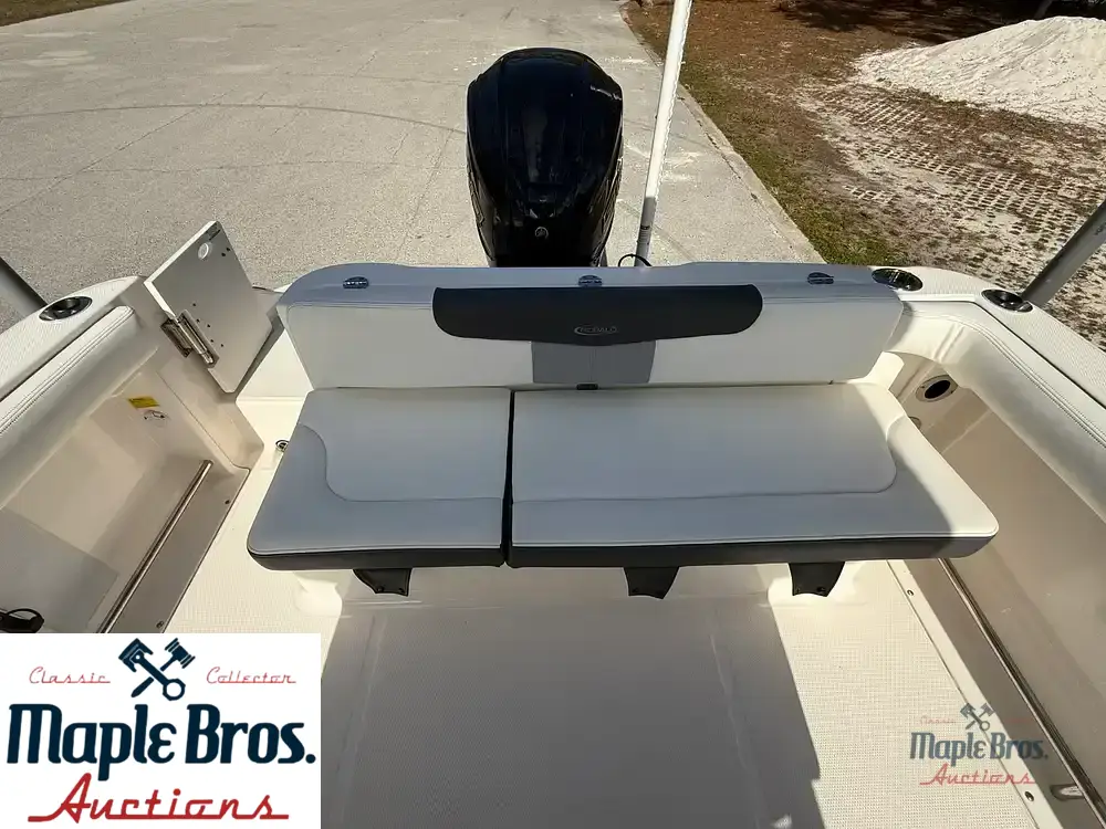 2023 Robalo R222 Explorer