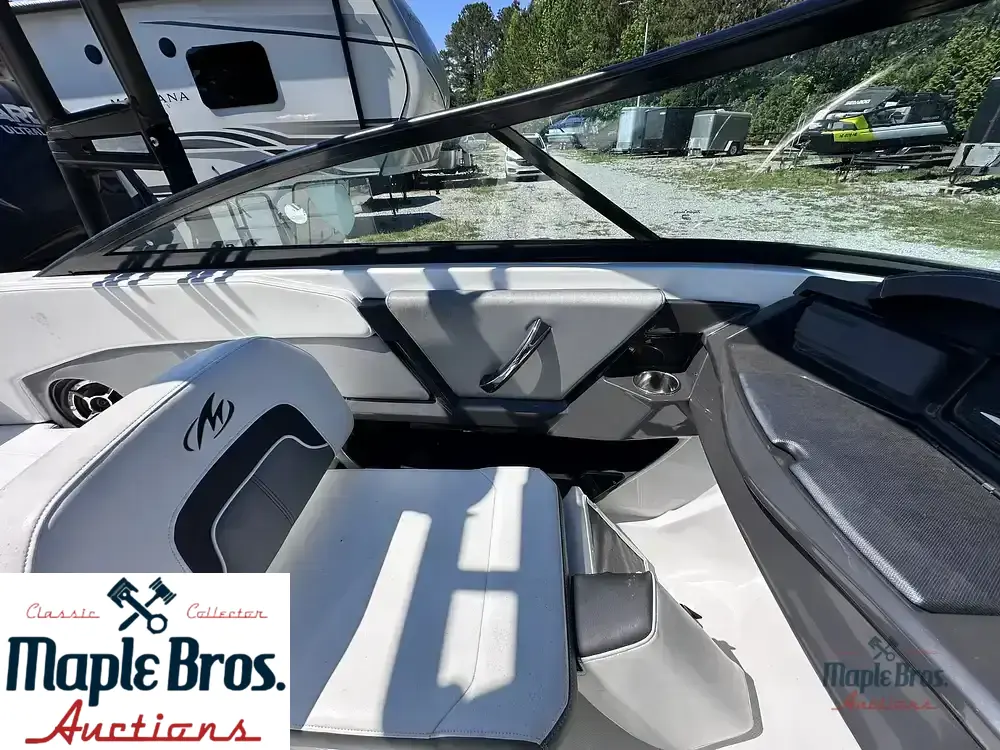 2017 Monterey 238 SS Surf