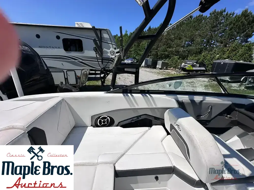 2017 Monterey 238 SS Surf