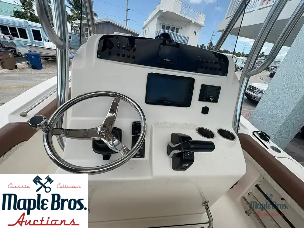 2022 Pioneer 222 Sportfish