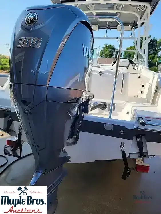 2022 Robalo R247