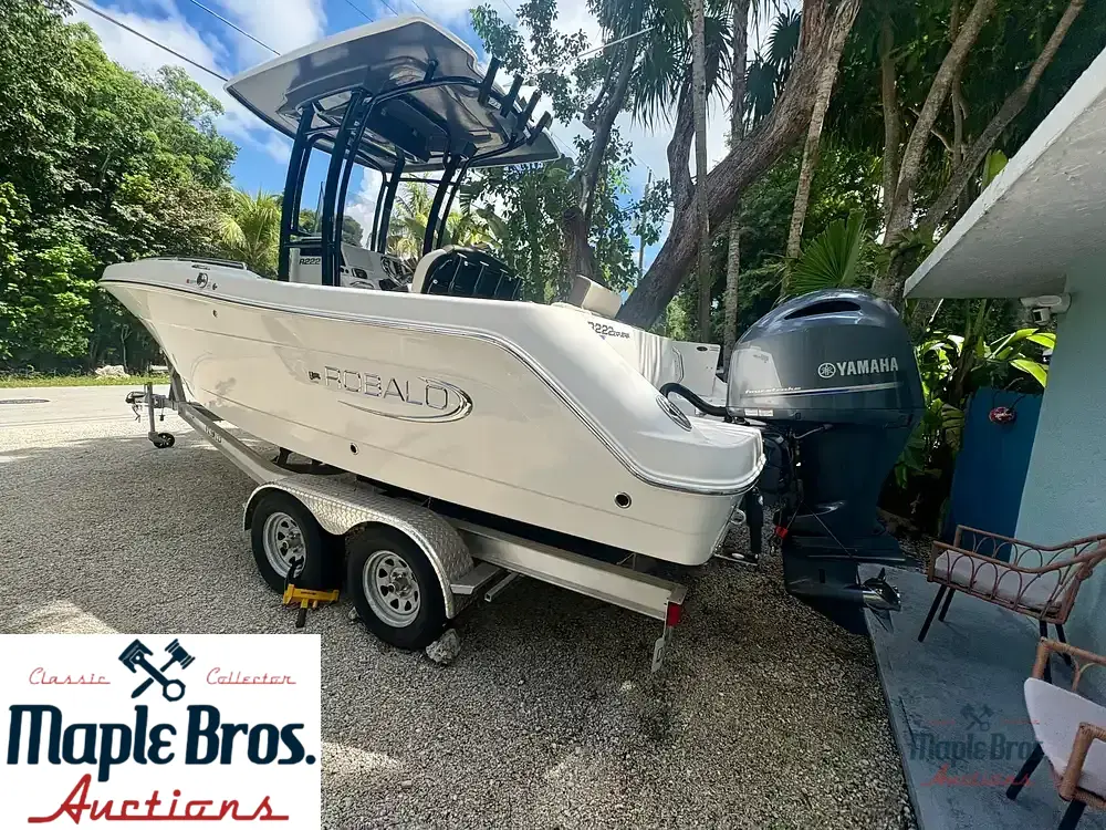 2021 Robalo R222