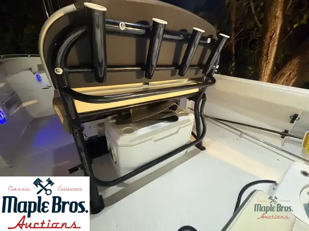 2021 Robalo R222