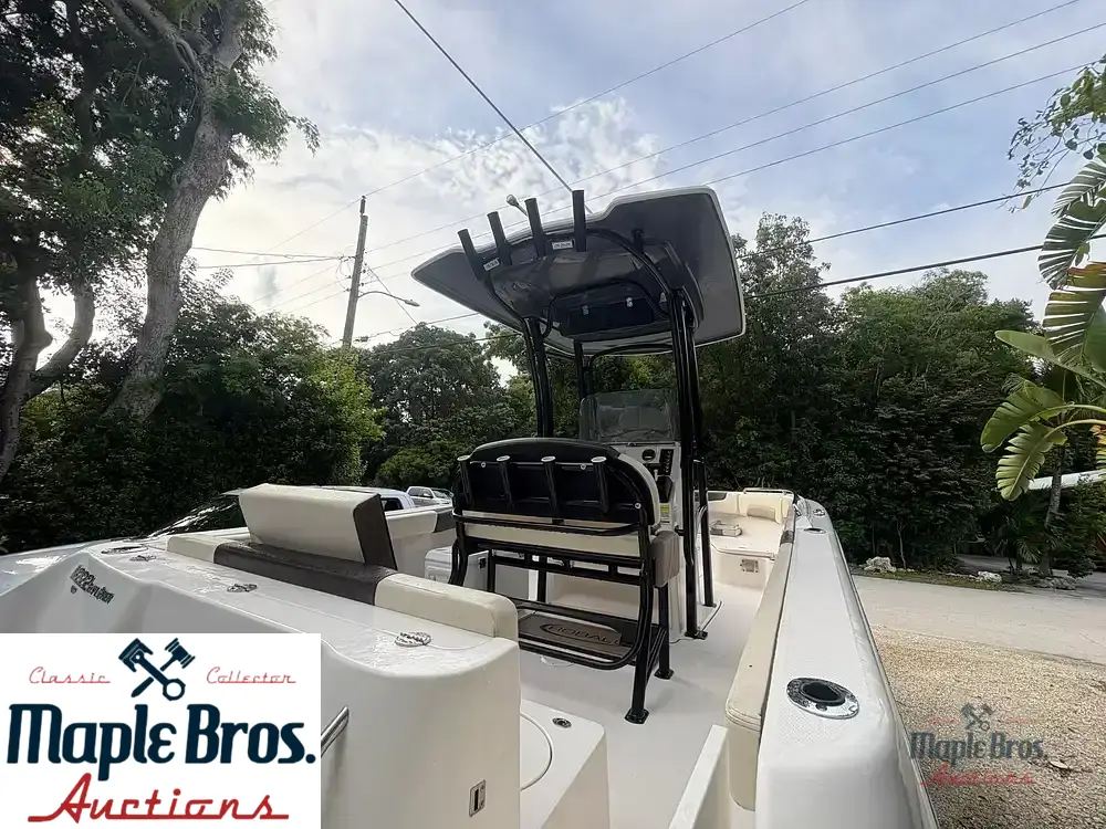 2021 Robalo R222