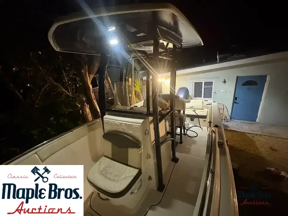 2021 Robalo R222