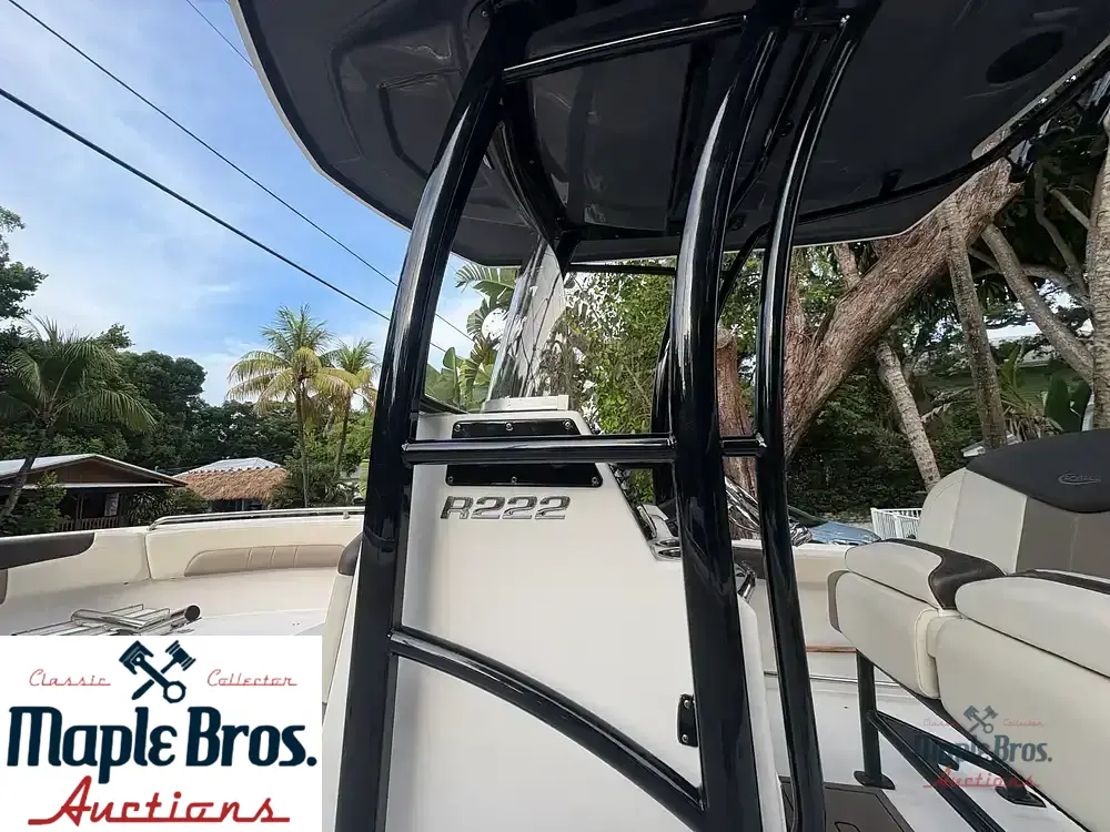 2021 Robalo R222