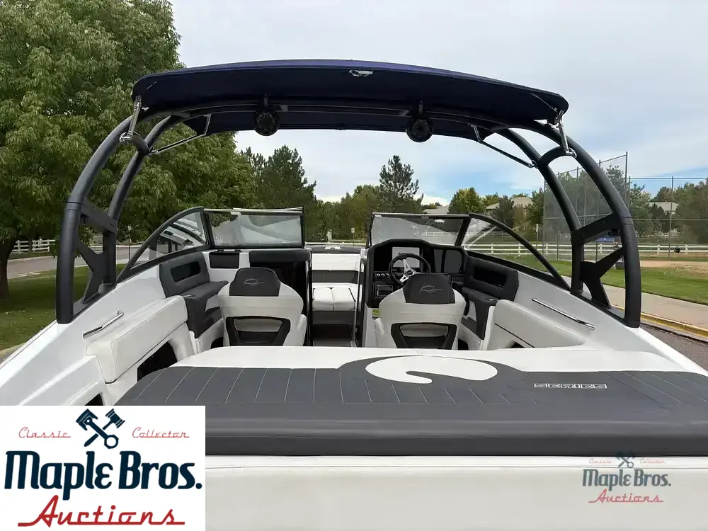 2018 Rinker Q5