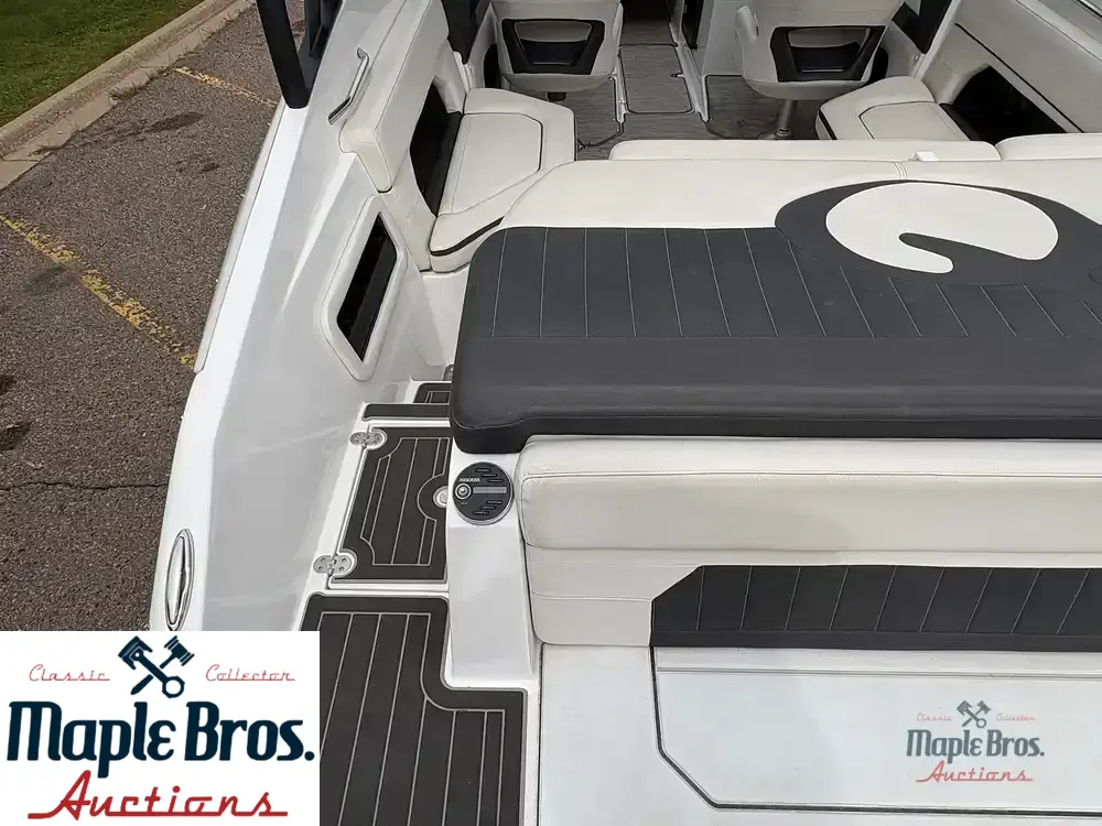 2018 Rinker Q5