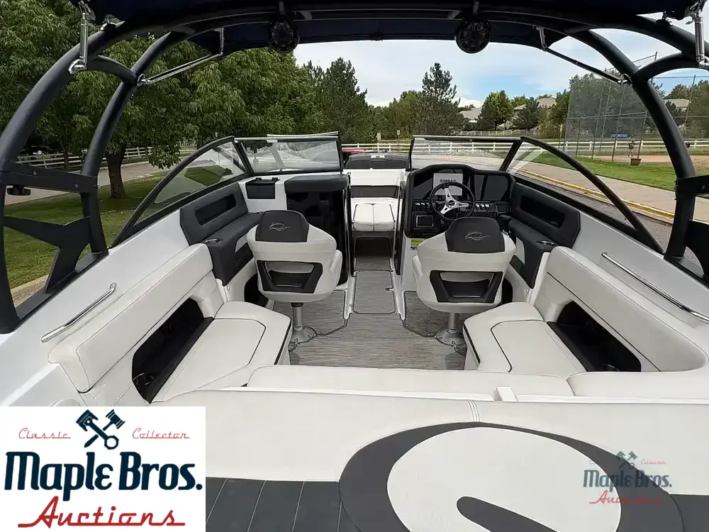 2018 Rinker Q5