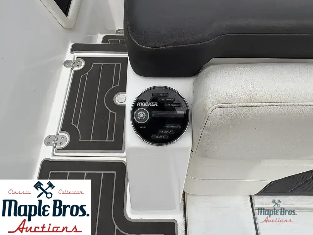 2018 Rinker Q5