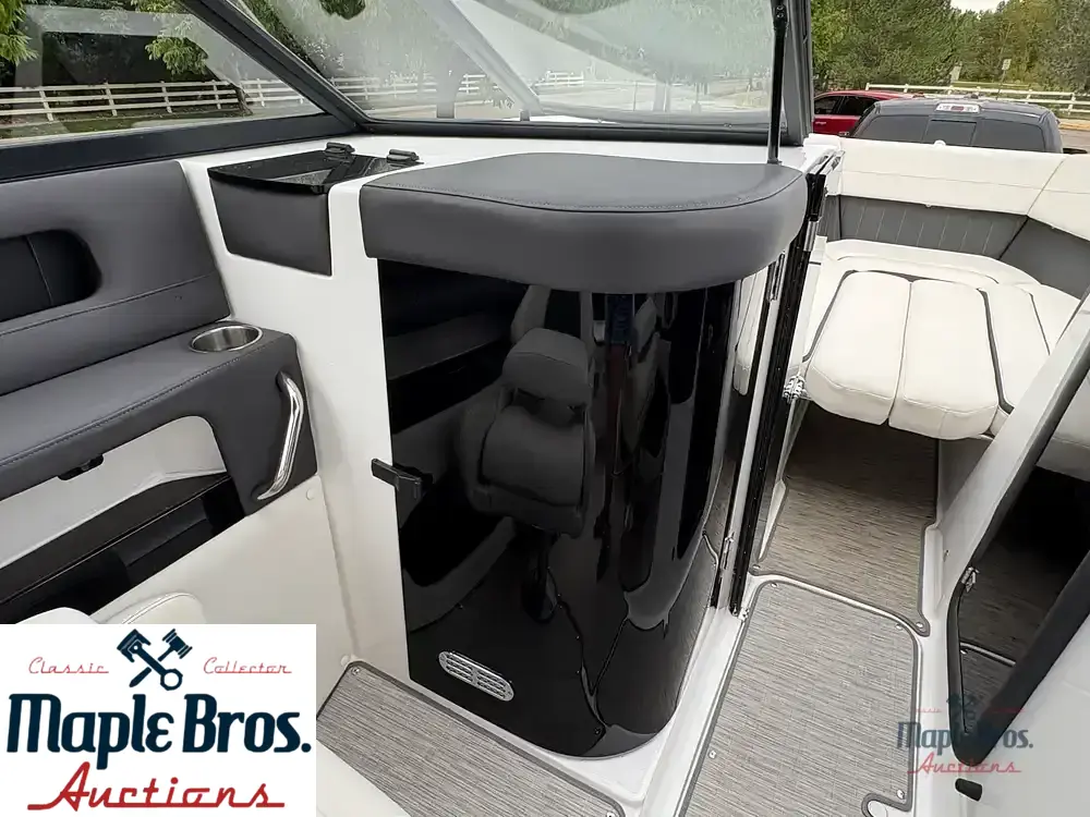2018 Rinker Q5