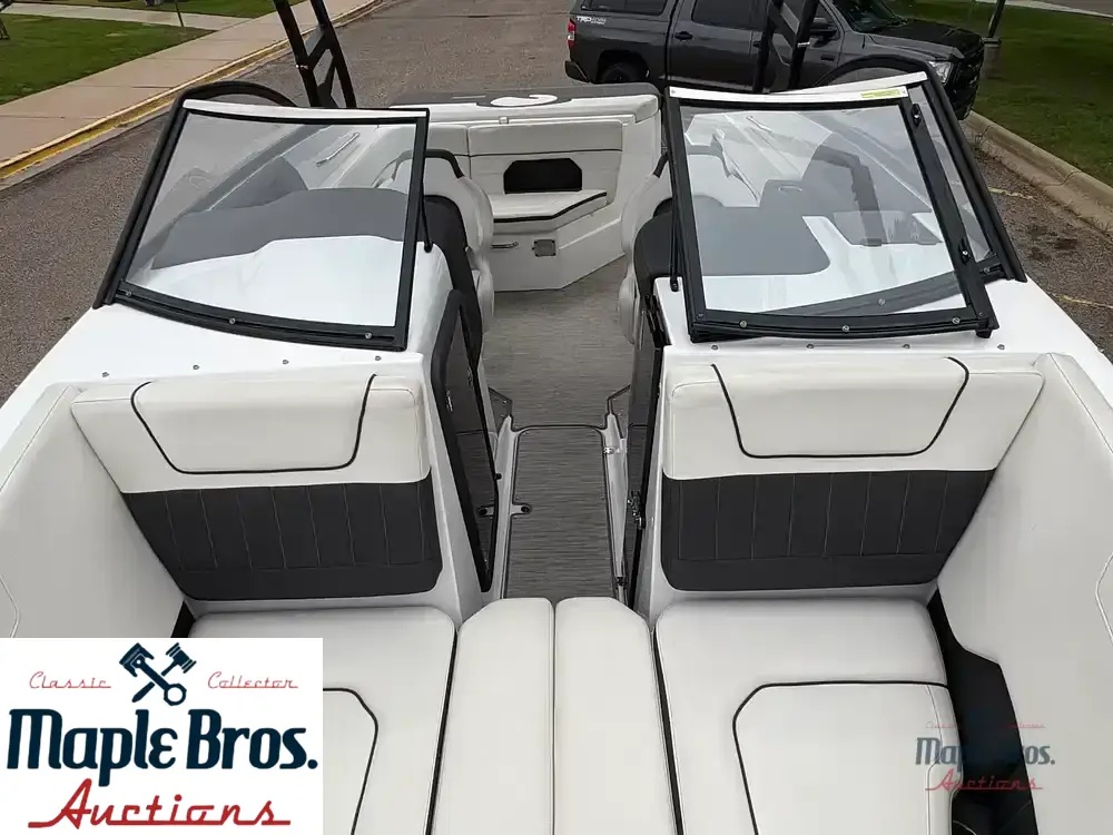 2018 Rinker Q5