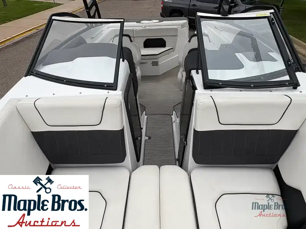 2018 Rinker Q5