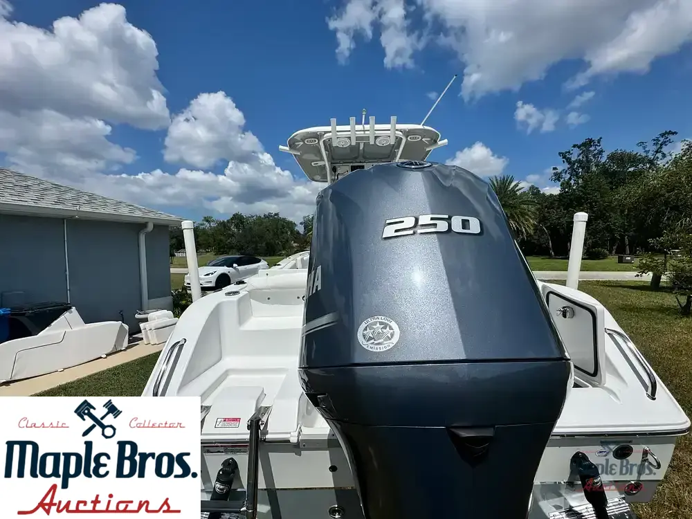 2018 Sea Hunt Ultra 235 SE