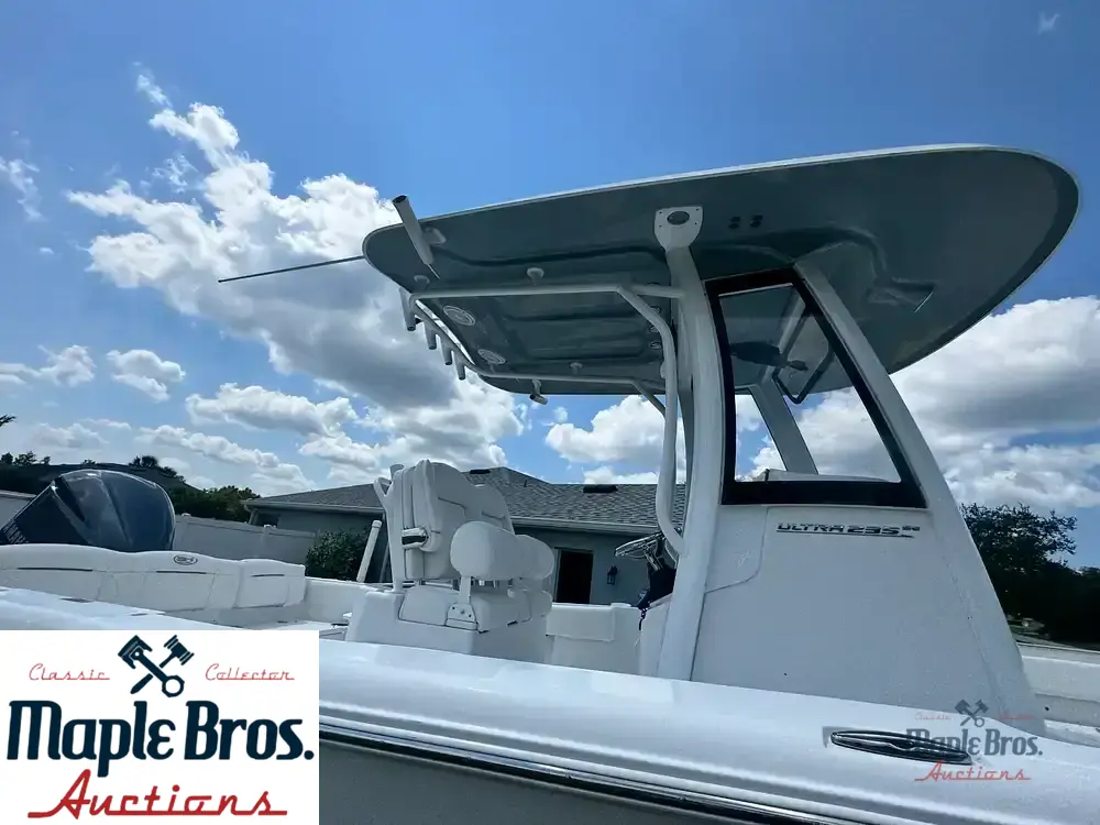 2018 Sea Hunt Ultra 235 SE