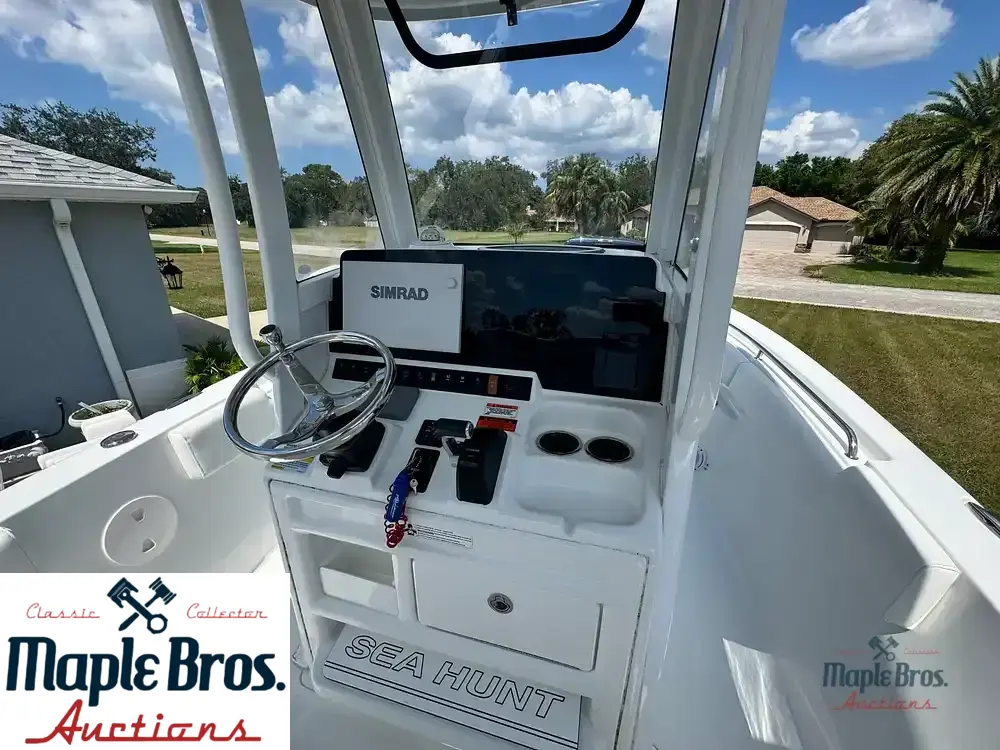 2018 Sea Hunt Ultra 235 SE