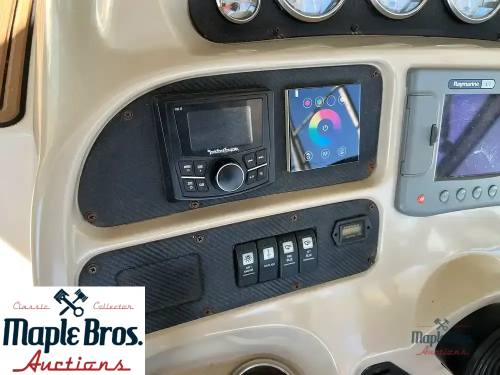 2005 Chaparral 310 Signature