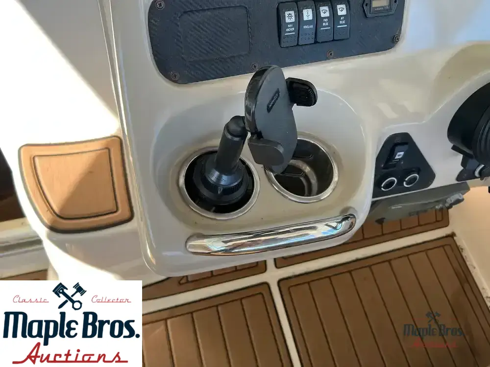 2005 Chaparral 310 Signature