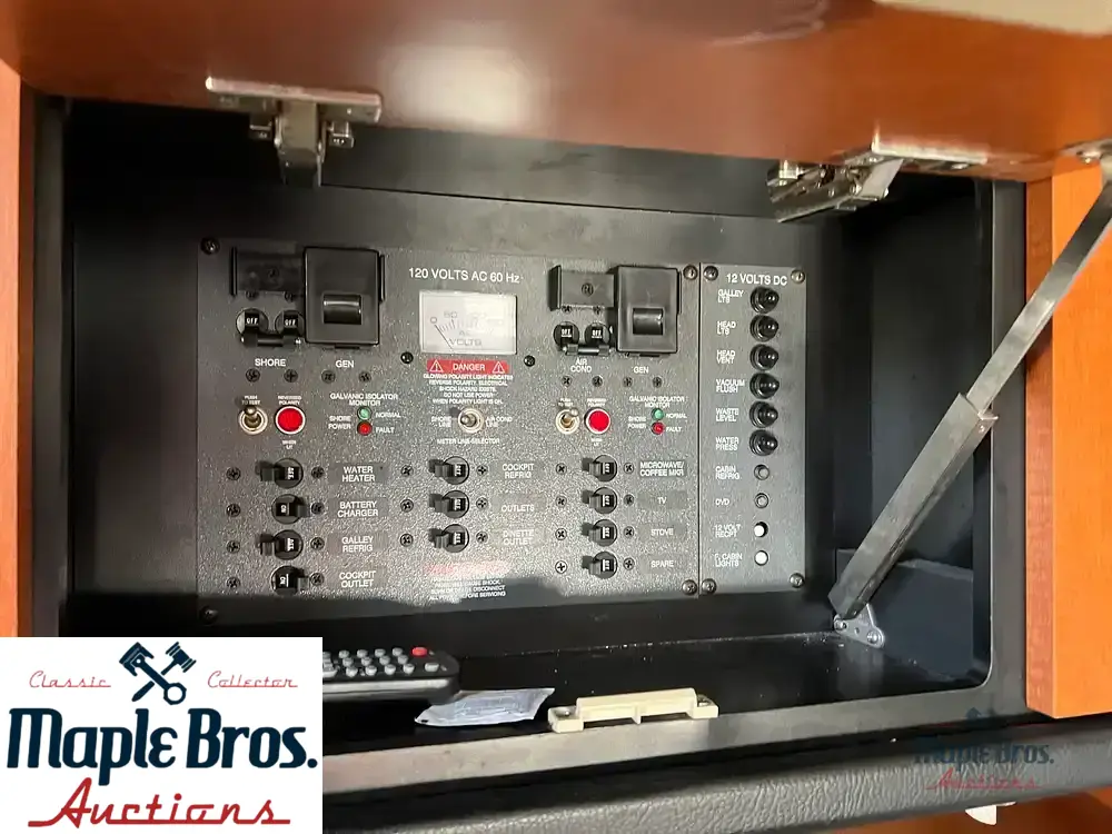 2005 Chaparral 310 Signature