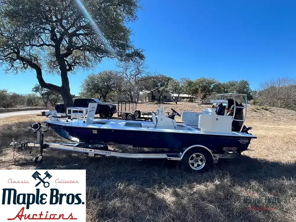2023 Hells Bay Professional