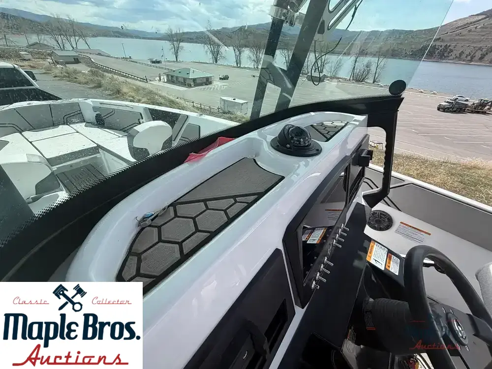 2020 Scarab 255 Open