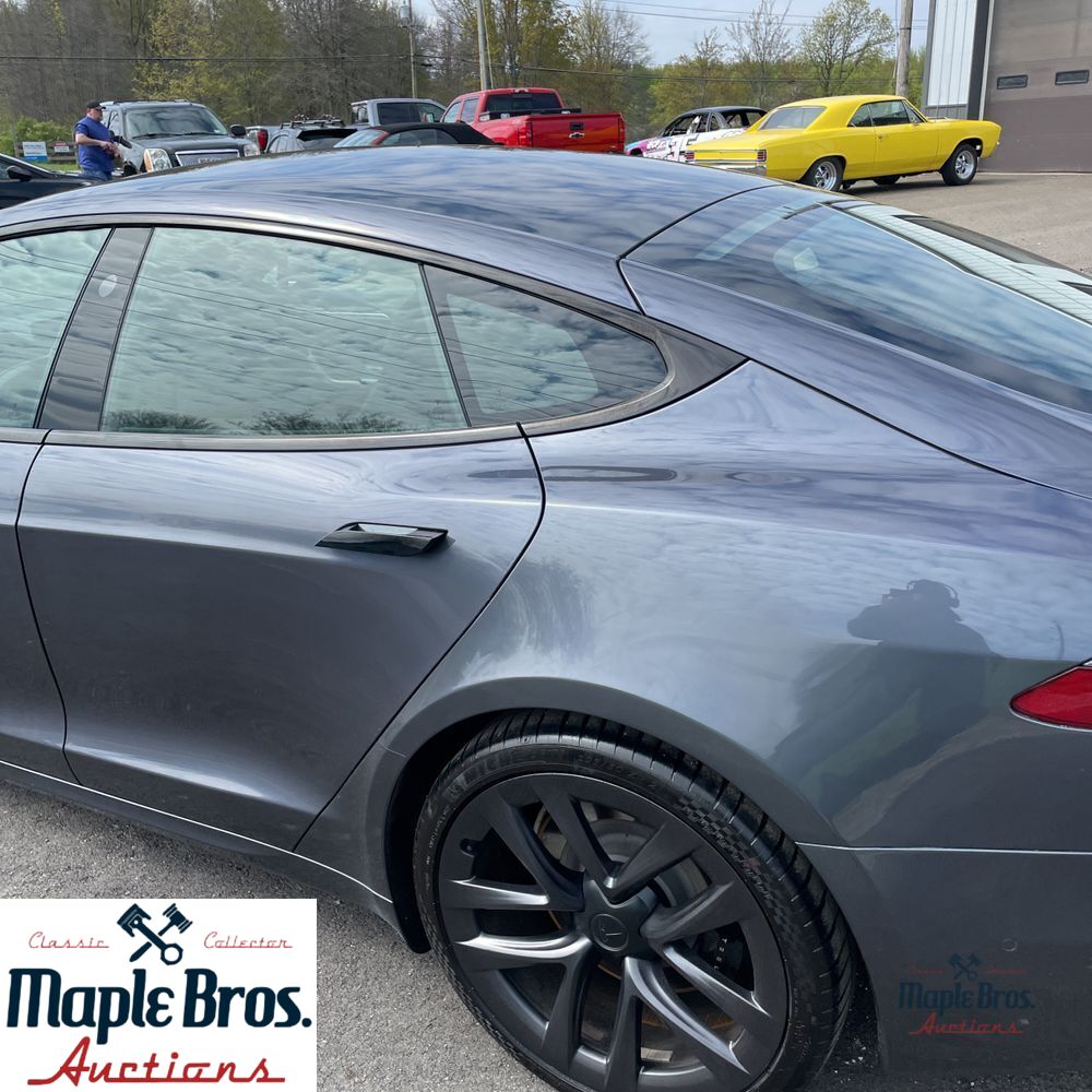 2022 Tesla Model S Base