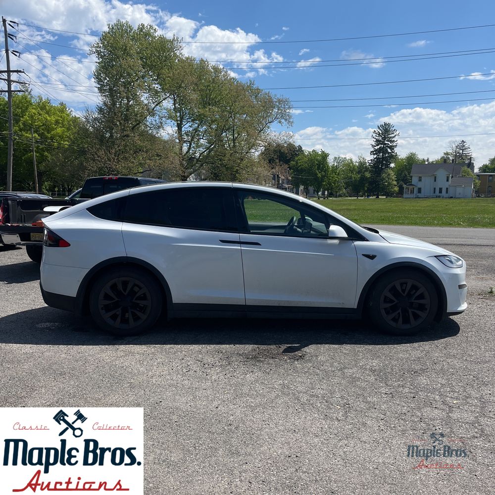 2022 Tesla Model X Base